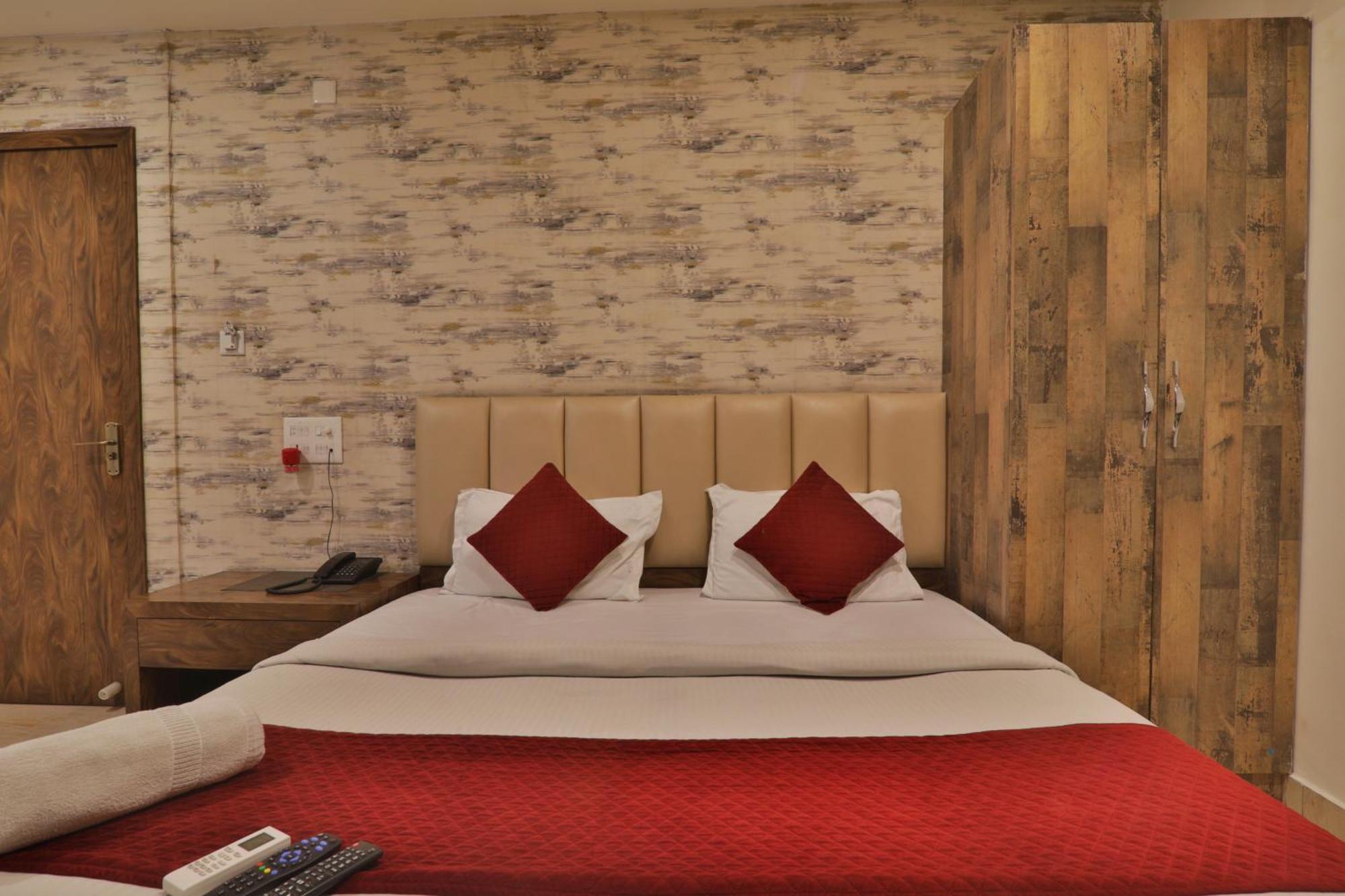 Hotel Janki Inn Sigra 2 Km From Kashi Vishwanath Dham Varanasi Eksteriør bilde
