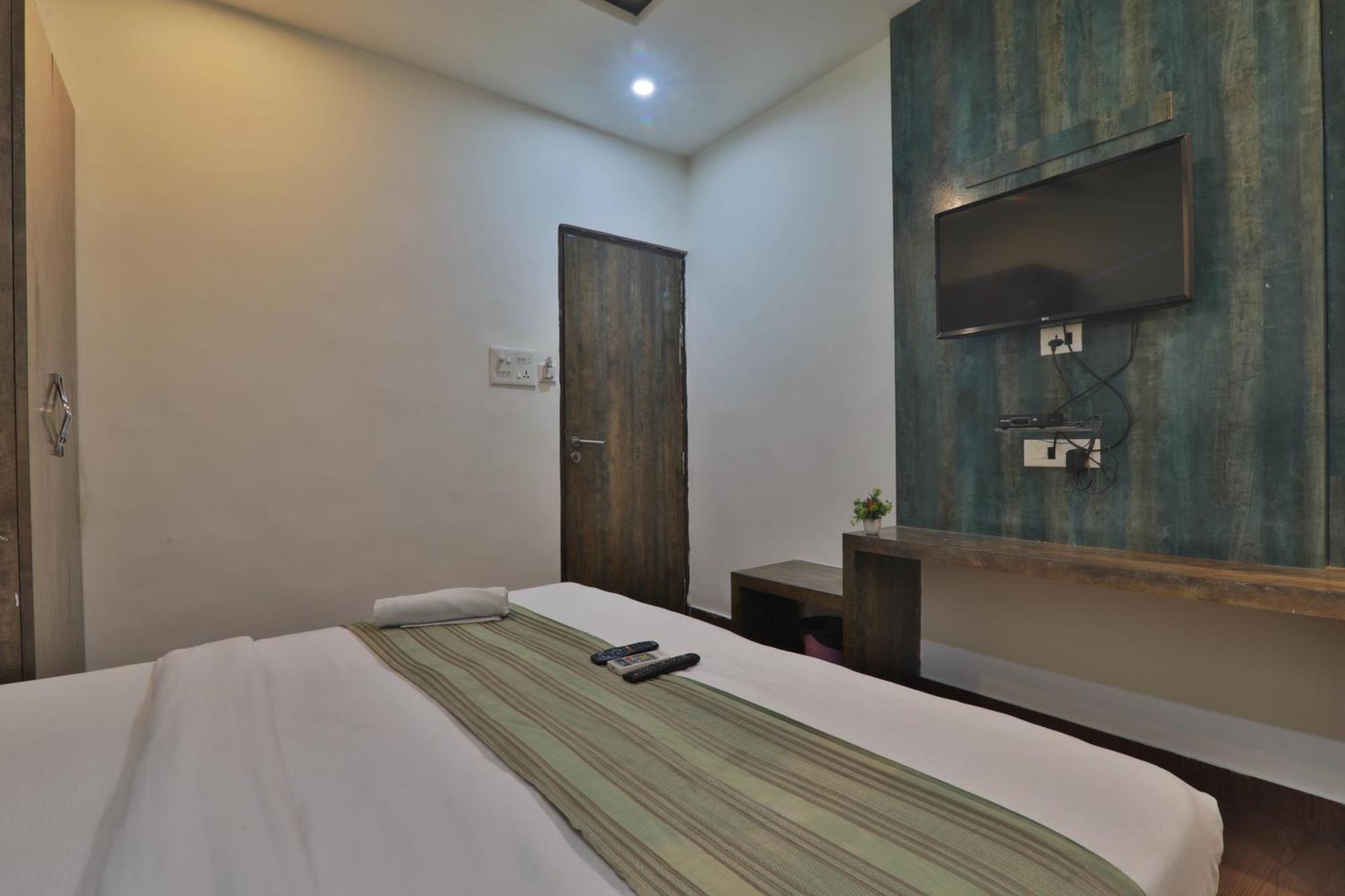 Hotel Janki Inn Sigra 2 Km From Kashi Vishwanath Dham Varanasi Eksteriør bilde