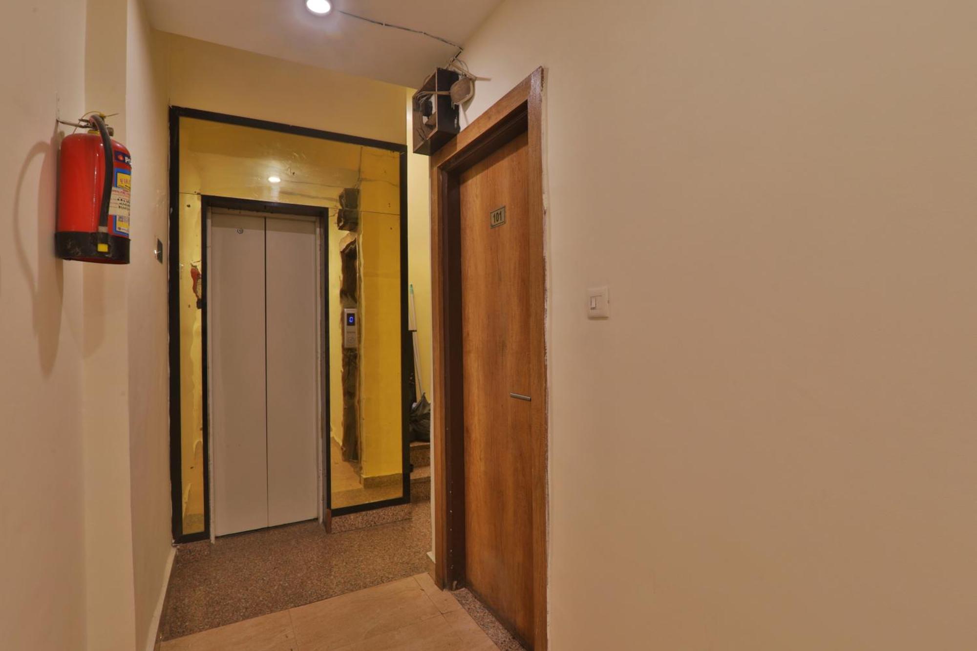 Hotel Janki Inn Sigra 2 Km From Kashi Vishwanath Dham Varanasi Eksteriør bilde